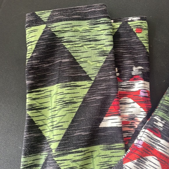 LuLaRoe one size leggings - vintage Christmas trees with Santa embedded - Picture 2 of 5